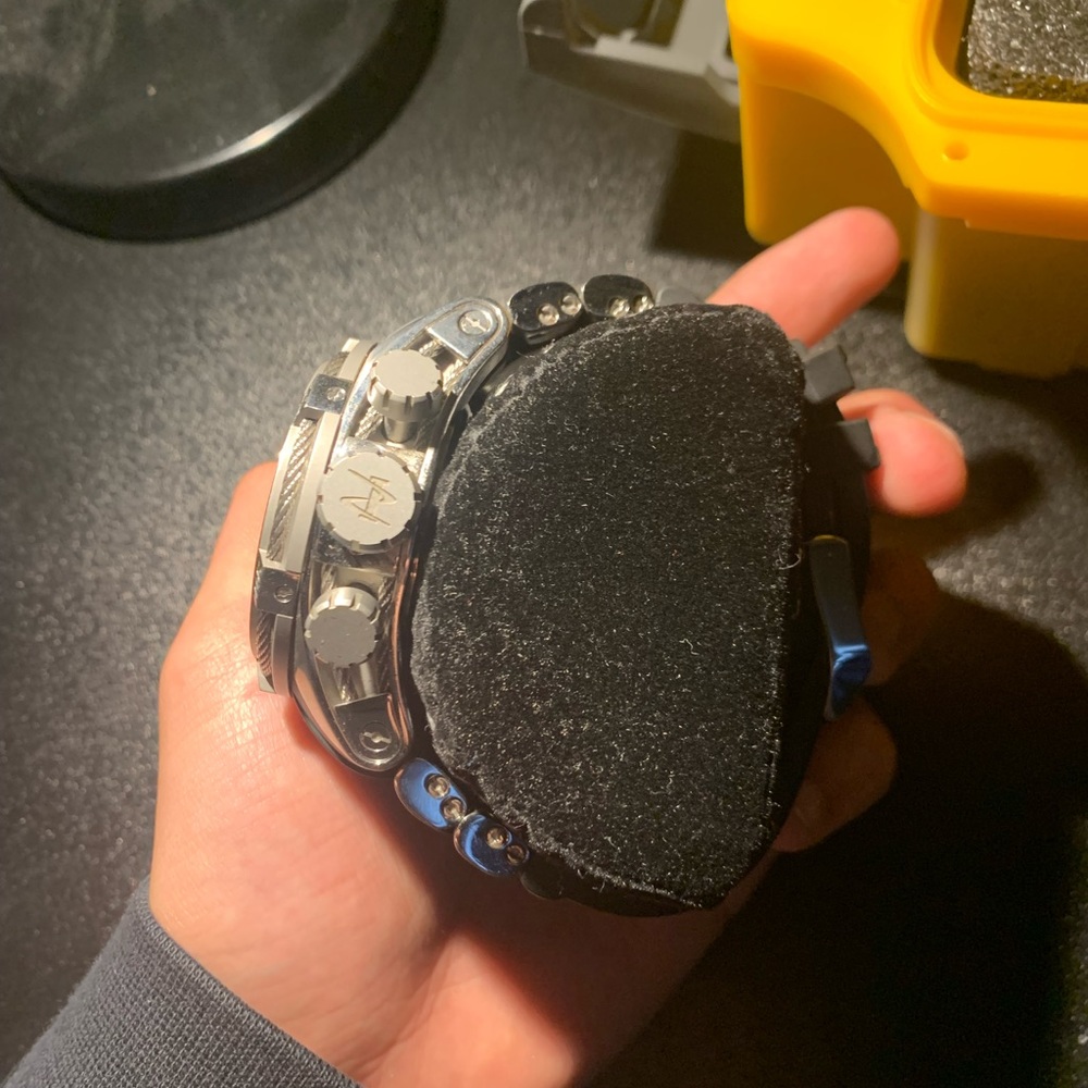 Invicta Bolt - Picture 4 of 5